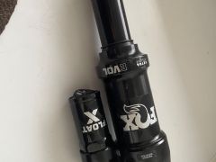 Novy tlmic FOX Float X Performance 210x55 s packou