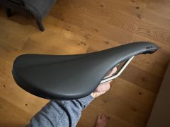 Fabric Scoop Shallow Elite sedlo, 142 mm