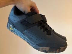 Cyklo tretry Giro Chamber II Black/Dark Shadow/Gum