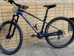 Predam Rock Machine Catherine 70-27 27.5 dámsky bicykel, modrá/ružová