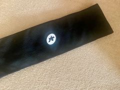 Assos čelenka, black series, I (53 - 58)