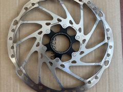 Shimano Deore Sm-Rt64 brzdový kotúč, 203 mm, Center Lock
