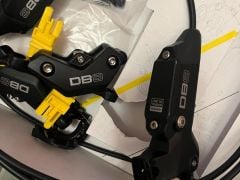 Sram DB8