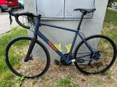 Cestný bicykel Rc120 na cykloturistiku s kotúčovými brzdami modro-oranžový (Velkost L)