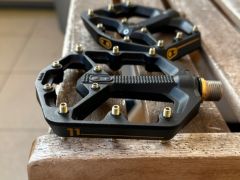 Crankbrothers Stamp 11 Black/Gold