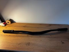 Nové Bontrager Line Pro 35, 820mm, 27.5 rise