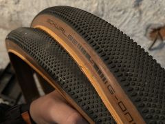 28” Schwalbe G-one 40mm tubeless