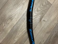 Race Face Turbine R, 35x760, rise 20 mm Blue