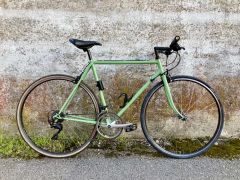 Peugeot oceľový hybrid