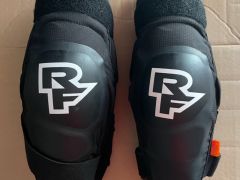 Race Face Roam Knee Guard, XL, black