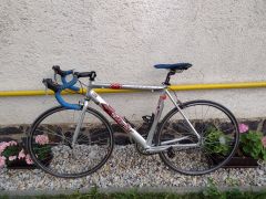 Cestný bicykel Altrix