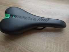 Sedlo Selle italia Cube