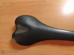 Sedlo Selle Italia SLR napraklé