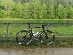 Pinarello Dogma F10 Disc +wattmeter+ rezervne kolesa