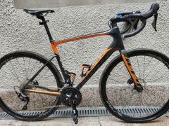 Karbonový cestný bicykel  Giant Defy Advanced 2