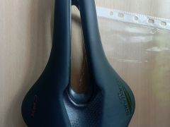 Selle San Marco Shortfit 2.0 Carbon FX Wide sedlo, 155 mm