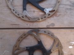 2 ks Brzdové kotúče Shimano Sm-Rt76 180mm a 203mm