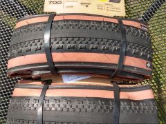 Hutchinson Caracal Race 700x40