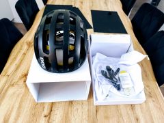 POC Octal Mips prilba, uranium black matt