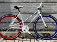 Trendový mestský bike Kenzel v trikolórovom prevedení