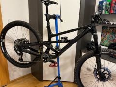 YT capra karbon rám + tlumič