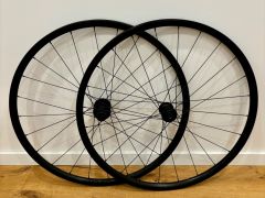 Cestne kolesa Bontrager Paradigm Comp 25 TLR Disc Road Wheel