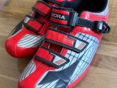Diadora v.44