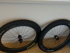 2 páry kolies 27.5 Enve M90 karbón