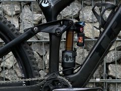 Trek Slash 9.8 Carbon Fox Factory Kashima