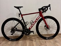 Focus Izalco Max 9.6 M/54 s wattmetrom, Di2 a DT Swiss