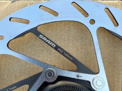 Nové brzdy Sram level