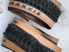 Maxiss Minion DHR II 27.5x2.40&quot; WT EXO plášť, TR, kevlar