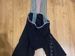 Isadore Alternative bibs