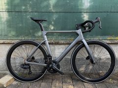 Custom cestný bicykel