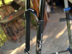 Vidlica sr suntour aion 130mm