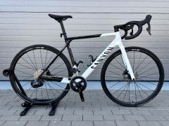 Canyon Ultimate CF SL 7 eTap na sadě Sram Rival, velikost M - 178-184 cm