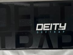 Nové Deity Deftrap