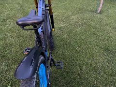 Celoodpruzeny E-Bike