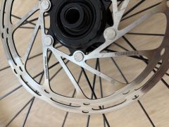 Cestne hlinikove kolesa Fulcrum 818 DB + Plaste + Duse