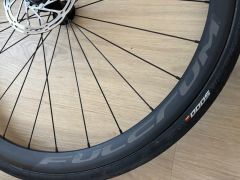 Cestne hlinikove kolesa Fulcrum 818 DB + Plaste + Duse