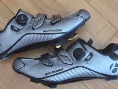 Cestné tretry Bontrager s kuframi