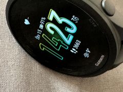 Predám Garmin Forerunner 165 Music