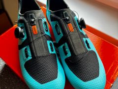 DMT KR3 tretry, light blue/black, EU 45.5