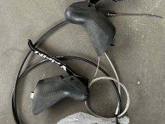 Predam set cestne brzdove a radiace paky Sram Apex 11