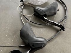 Predam set cestne brzdove a radiace paky Sram Apex 11