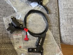 Úplne nové Sram DB8