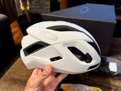 Oakley Aro5 Race Mips - M