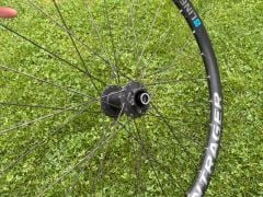 Bontrager predne koleso