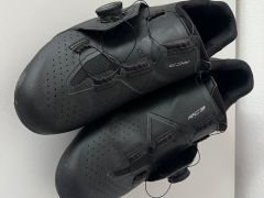 Shimano Sh-Rc300 tretry, čierna