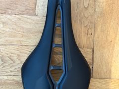 PRO Stealth Performance sedlo, 152 mm